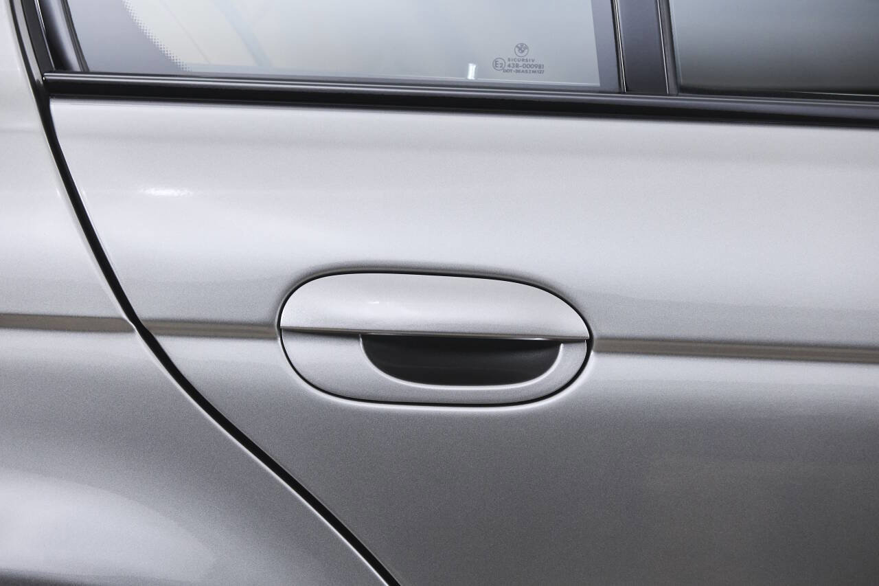 Used 2003 BMW M5 image 32