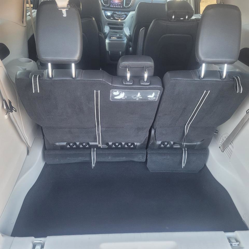 Used 2017 Chrysler Pacifica Touring-L w/ Tire & Wheel Group image 38