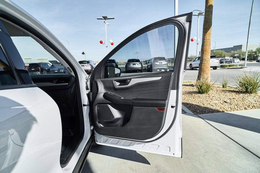 Used 2022 Ford Escape SE image 9