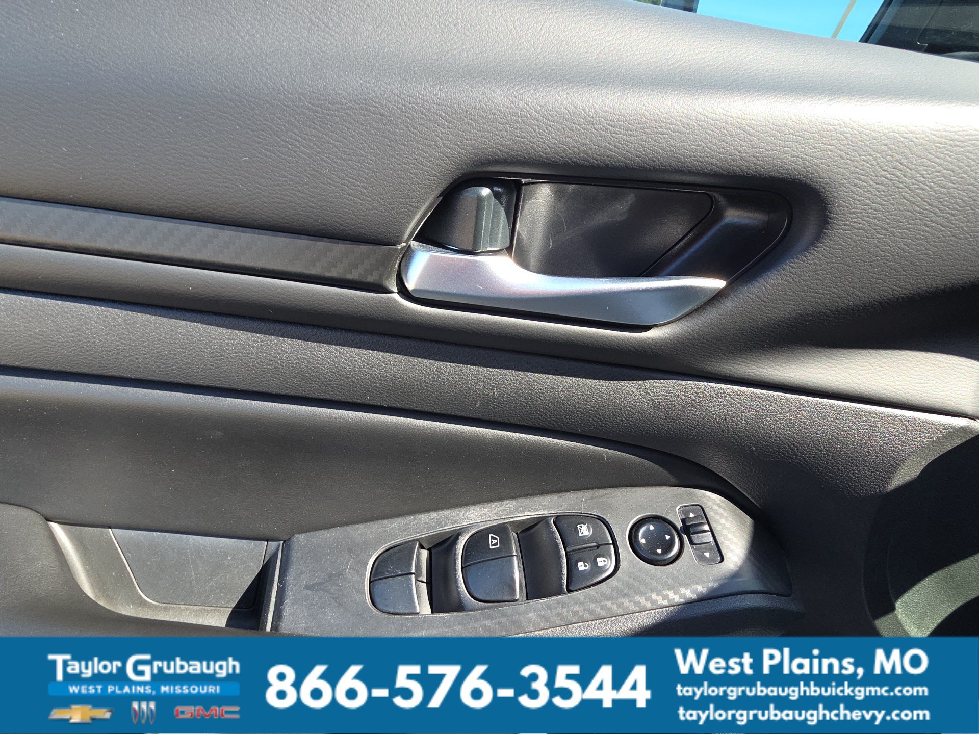 Used 2024 Nissan Altima 2.5 SV FWD image 13