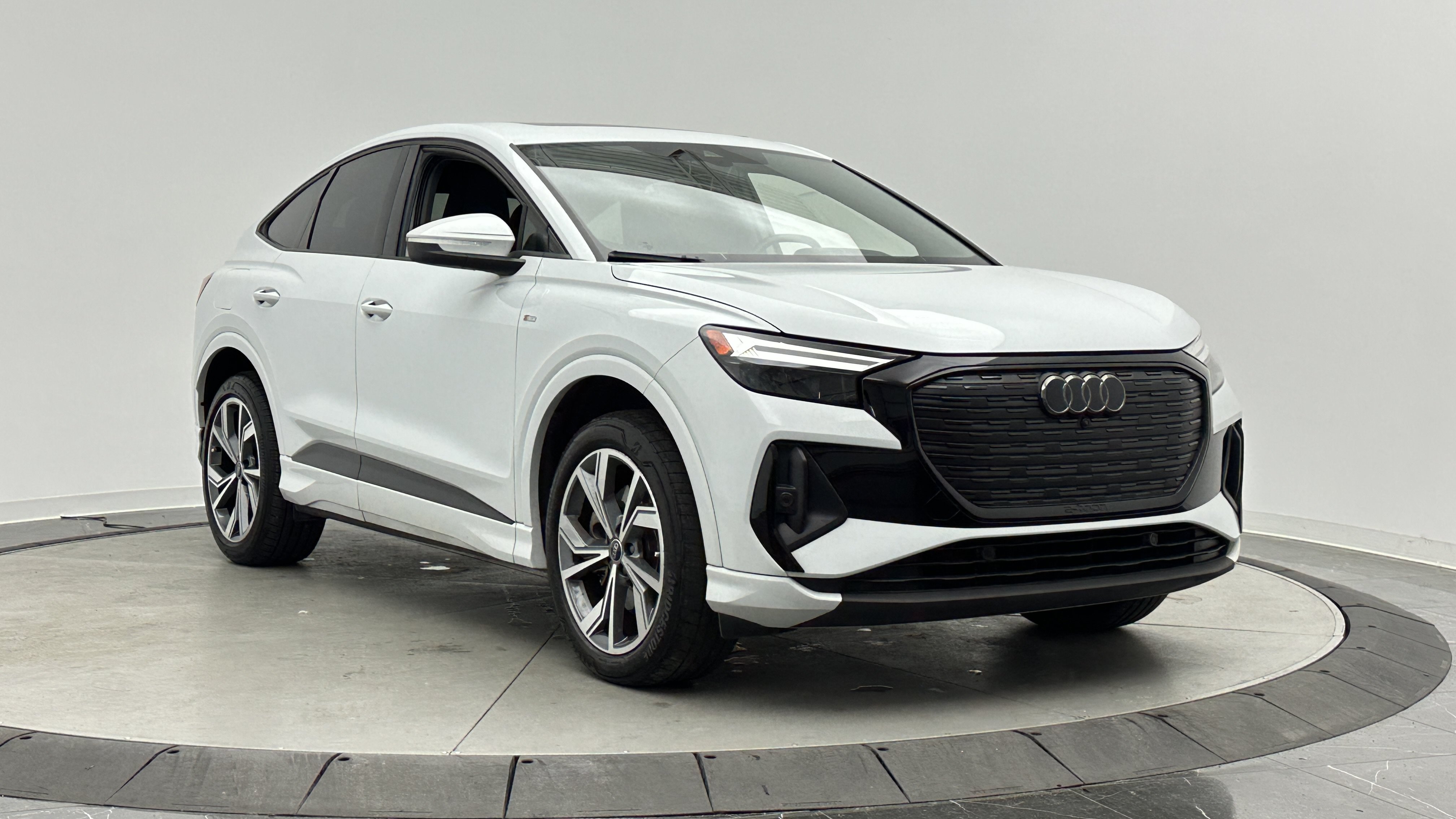 Used 2023 Audi Q4 e-tron Premium w/ Convenience Package AWD/4WD image 3