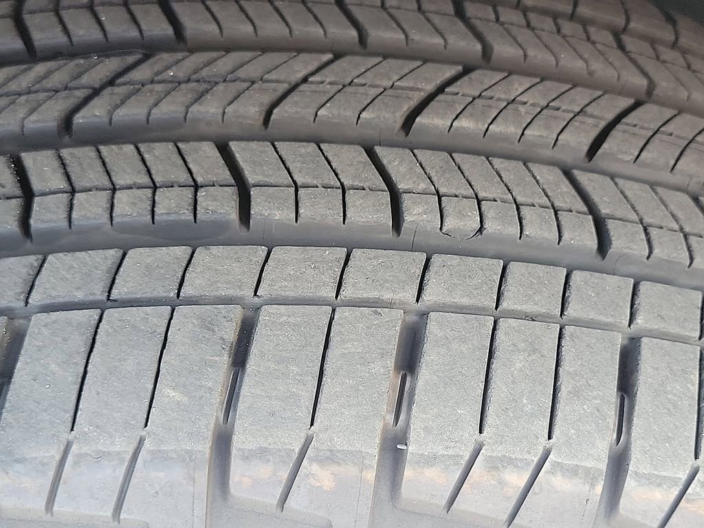 Used 2024 Jeep Grand Cherokee L Laredo image 25