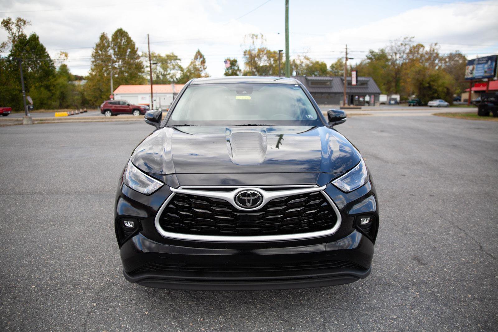 Used 2024 Toyota Highlander LE image 8