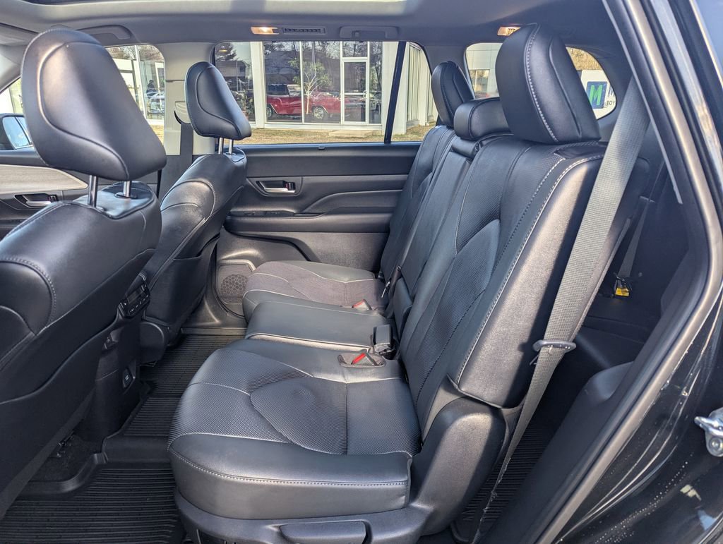 Used 2026 Toyota Grand Highlander Limited image 17