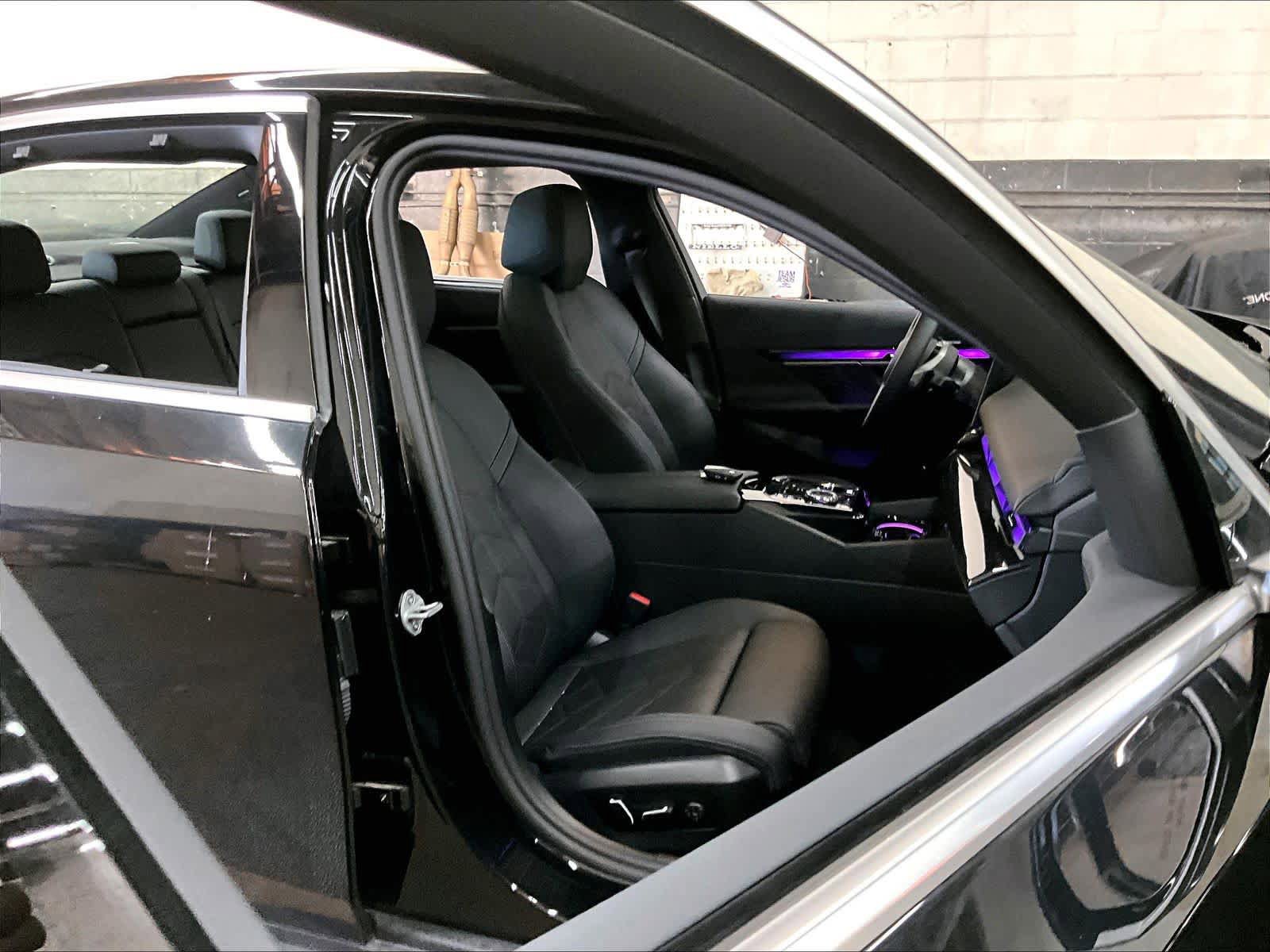 Used 2026 BMW 540i xDrive w/ Executive Package AWD/4WD image 9