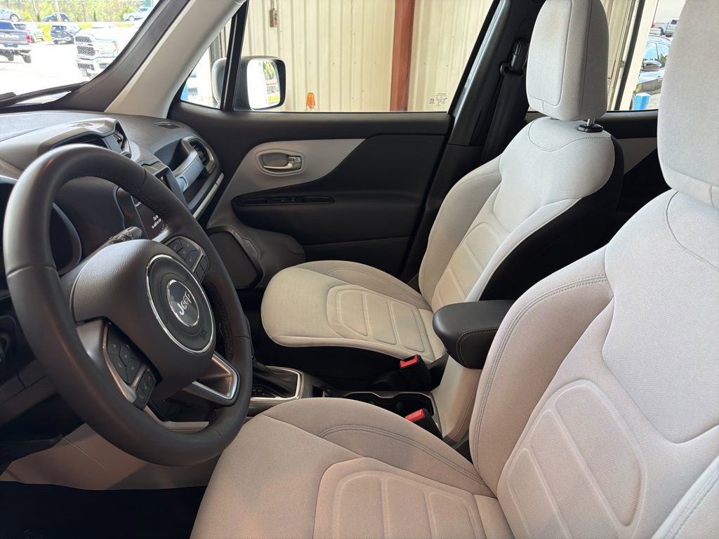 Used 2022 Jeep Renegade Latitude AWD/4WD image 11