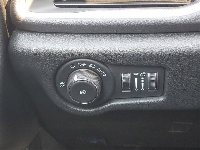 New 2026 Chrysler Pacifica Limited w/ Uconnect Theater Family Group image 51