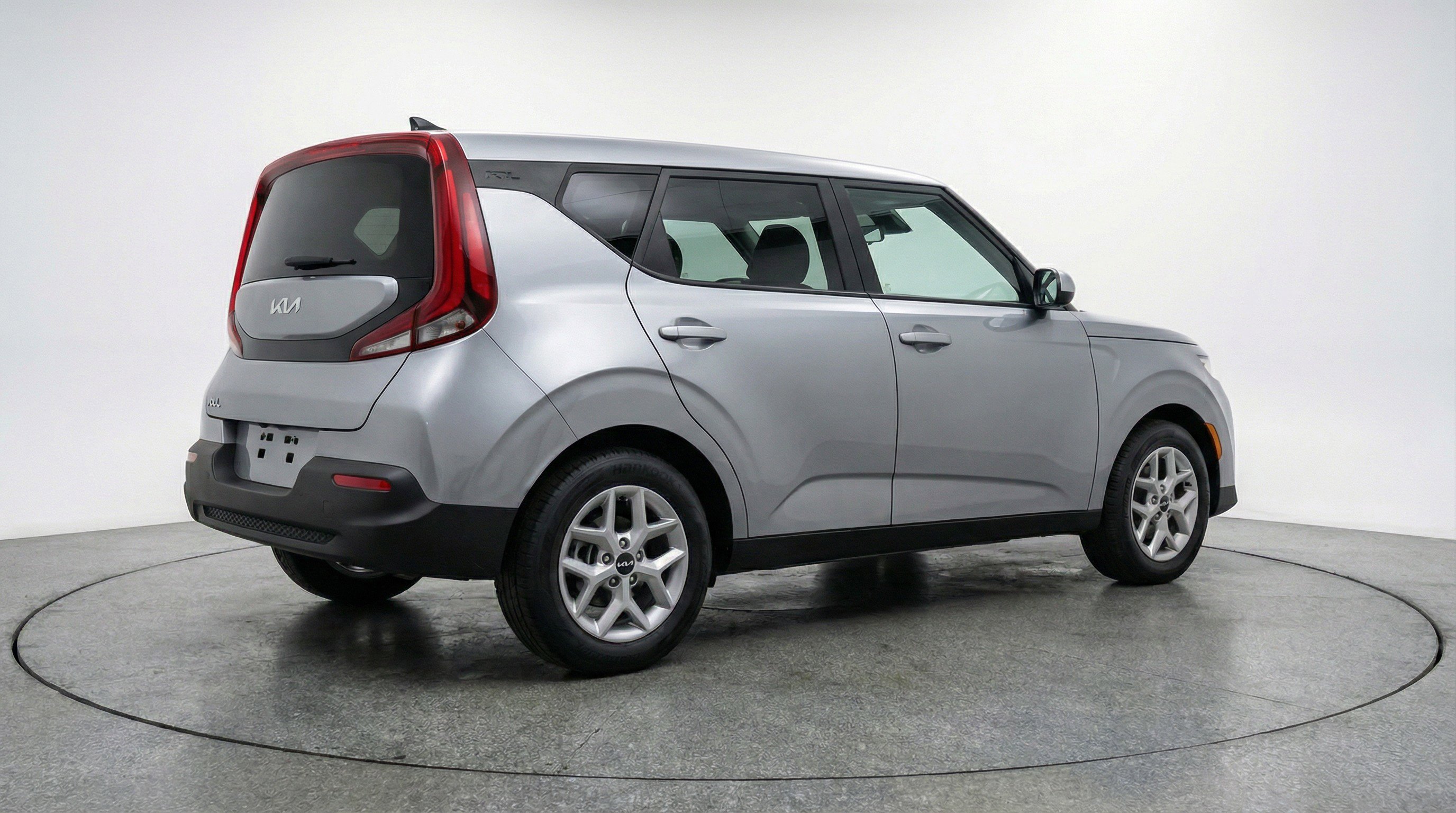 Used 2025 Kia Soul LX w/ LX Technology Package FWD image 9