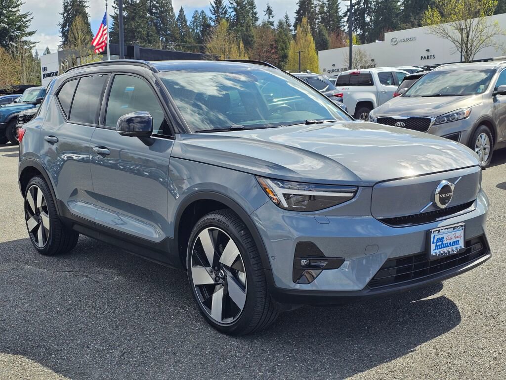 Used 2023 Volvo XC40 Recharge Ultimate image 3