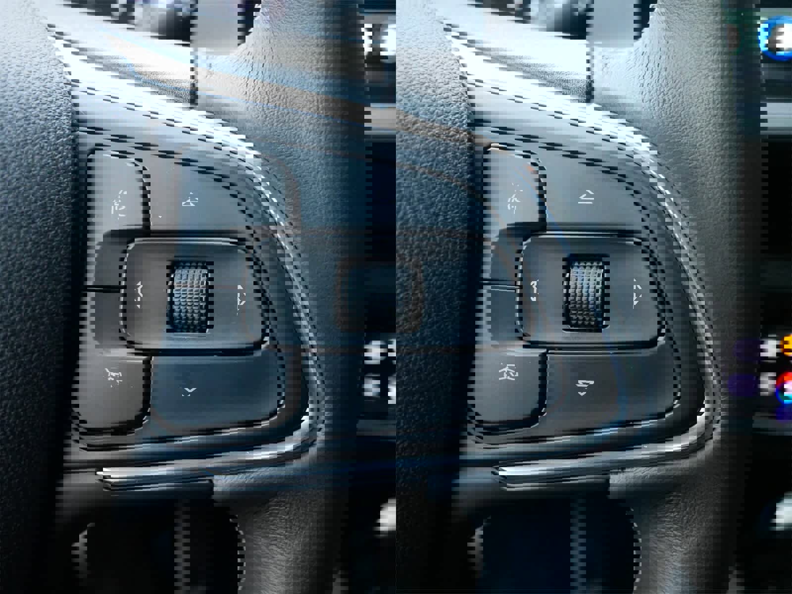 Used 2023 Buick Envision Essence w/ Sport Touring Package image 14