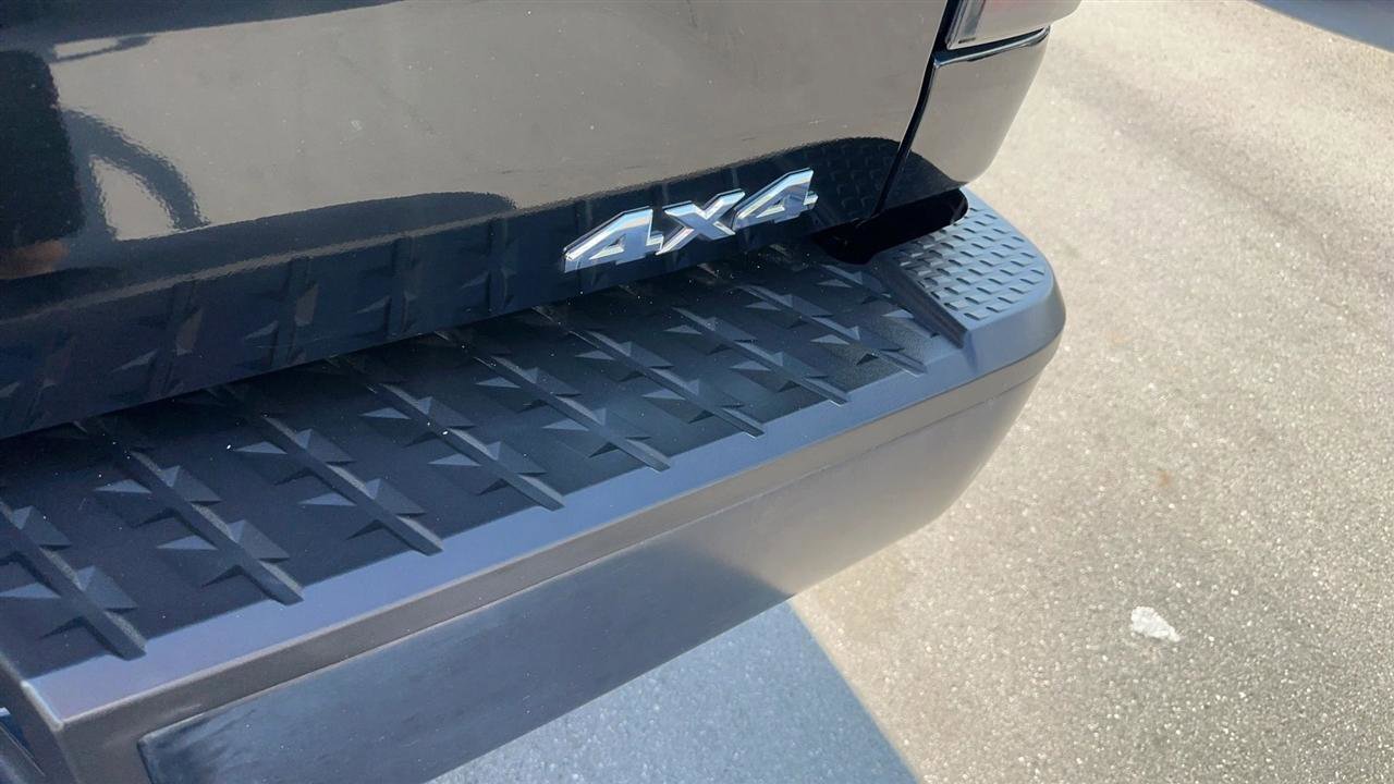 Used 2017 Nissan Titan S AWD/4WD image 22