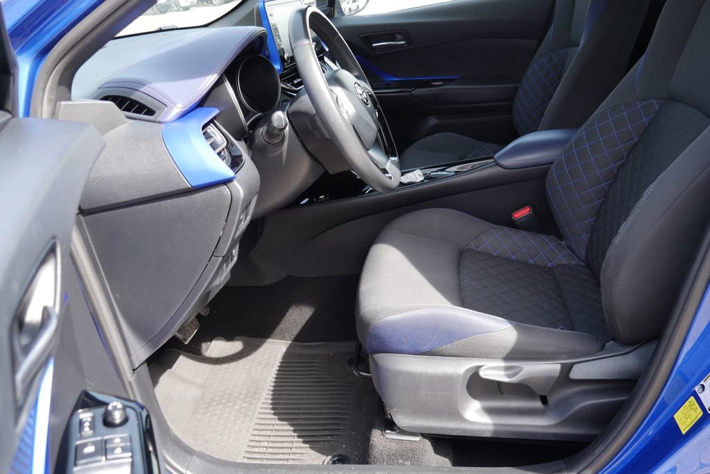 Used 2021 Toyota C-HR XLE image 8