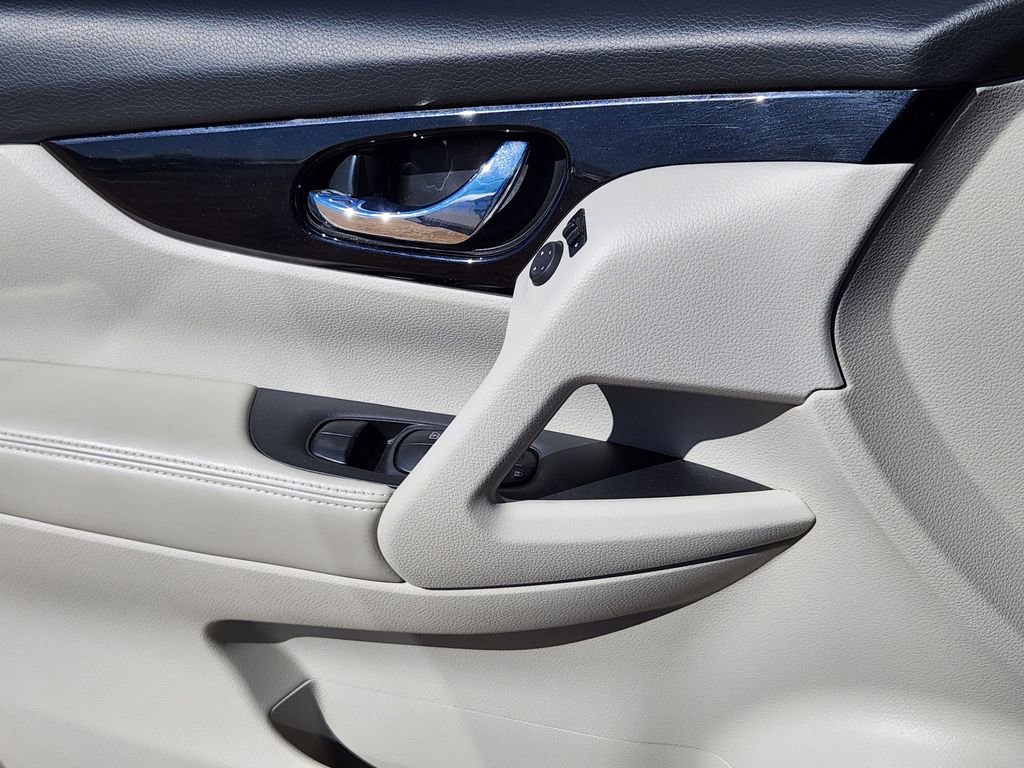 Used 2019 Nissan Rogue Sport SV w/ Technology Package image 6