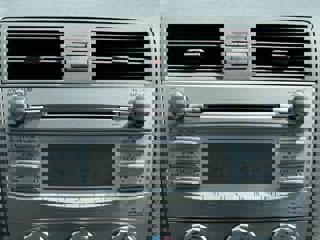 Used 2011 Toyota Camry LE image 9