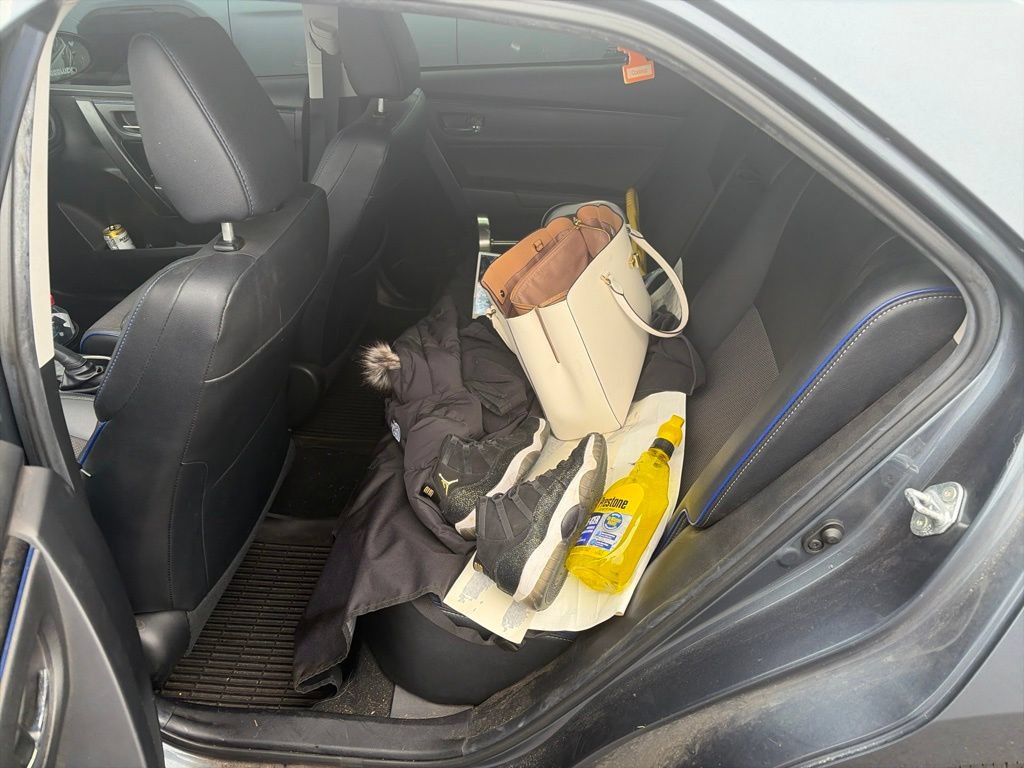 Used 2018 Toyota Corolla SE w/ SE Premium Package FWD image 9