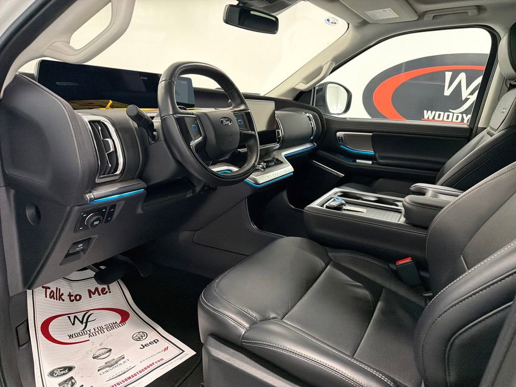 Used 2025 Ford Expedition Platinum AWD/4WD image 11