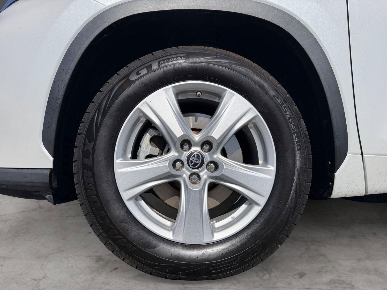 Used 2023 Toyota Highlander LE FWD image 8