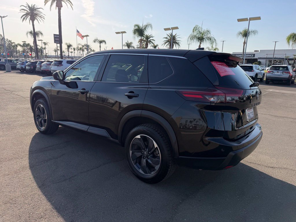 Certified 2025 Nissan Rogue SV AWD/4WD image 4