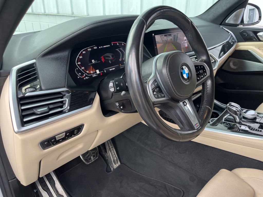 Used 2021 BMW X7 M50i w/ Executive Package image 29