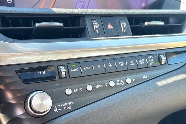 Used 2021 Lexus ES 350 Ultra Luxury w/ Accessory Package FWD image 36