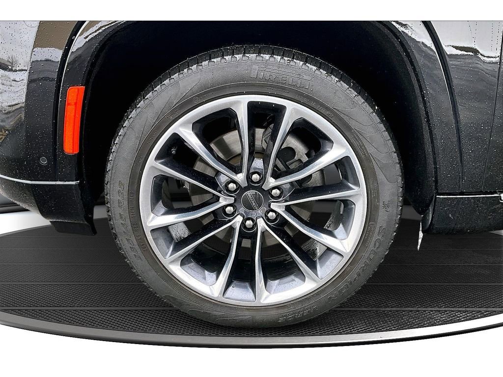 Certified 2024 Jeep Wagoneer L Series III w/ Premium Group I image 10