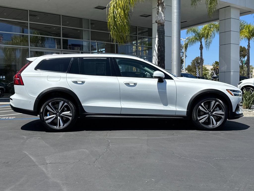 Certified 2025 Volvo V60 B5 Cross Country Plus AWD/4WD image 6