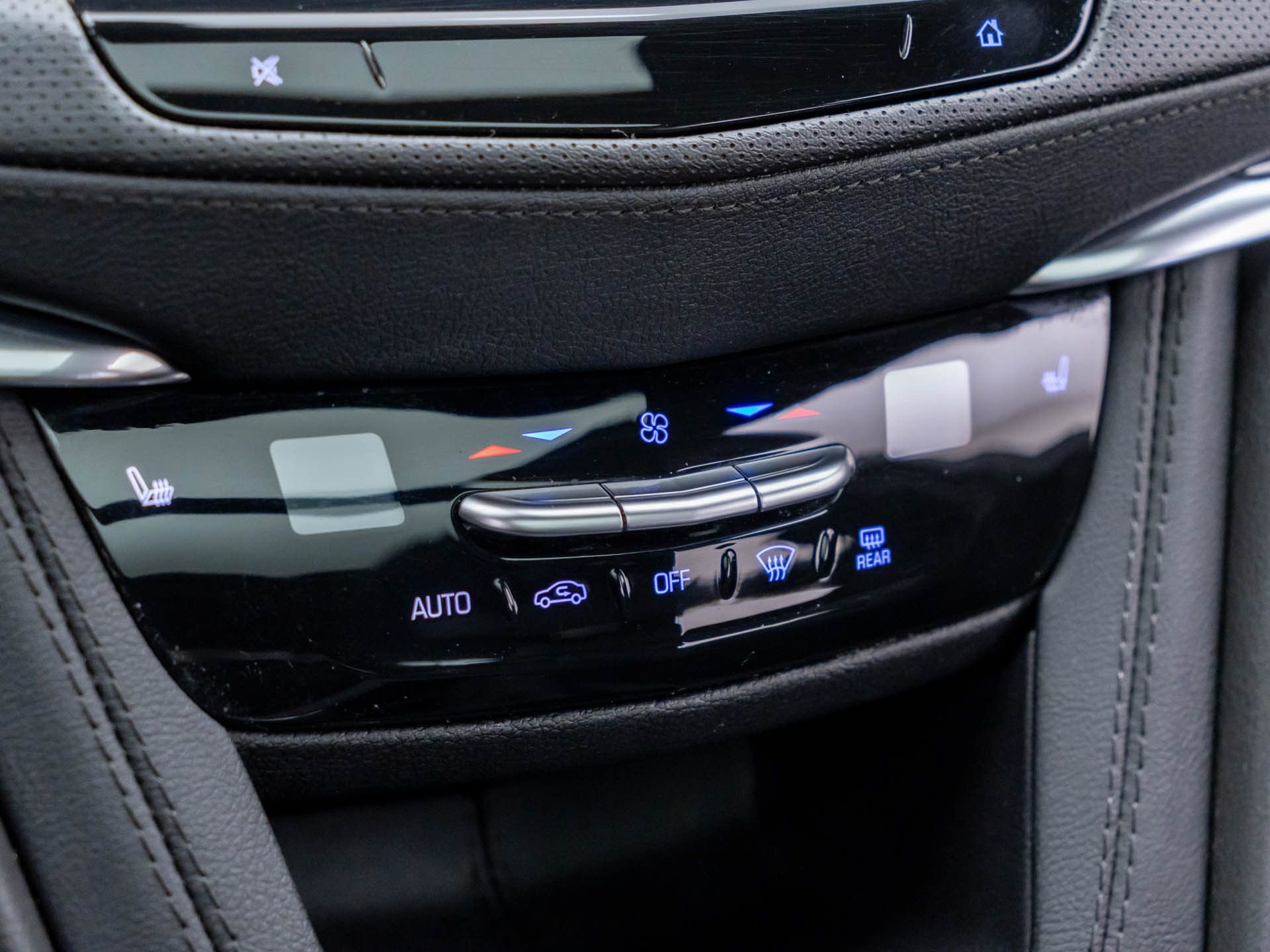 Certified 2024 Cadillac XT5 Premium Luxury AWD/4WD image 29