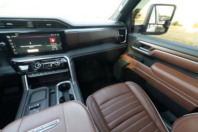 Used 2025 GMC Sierra 2500 Denali Ultimate image 18