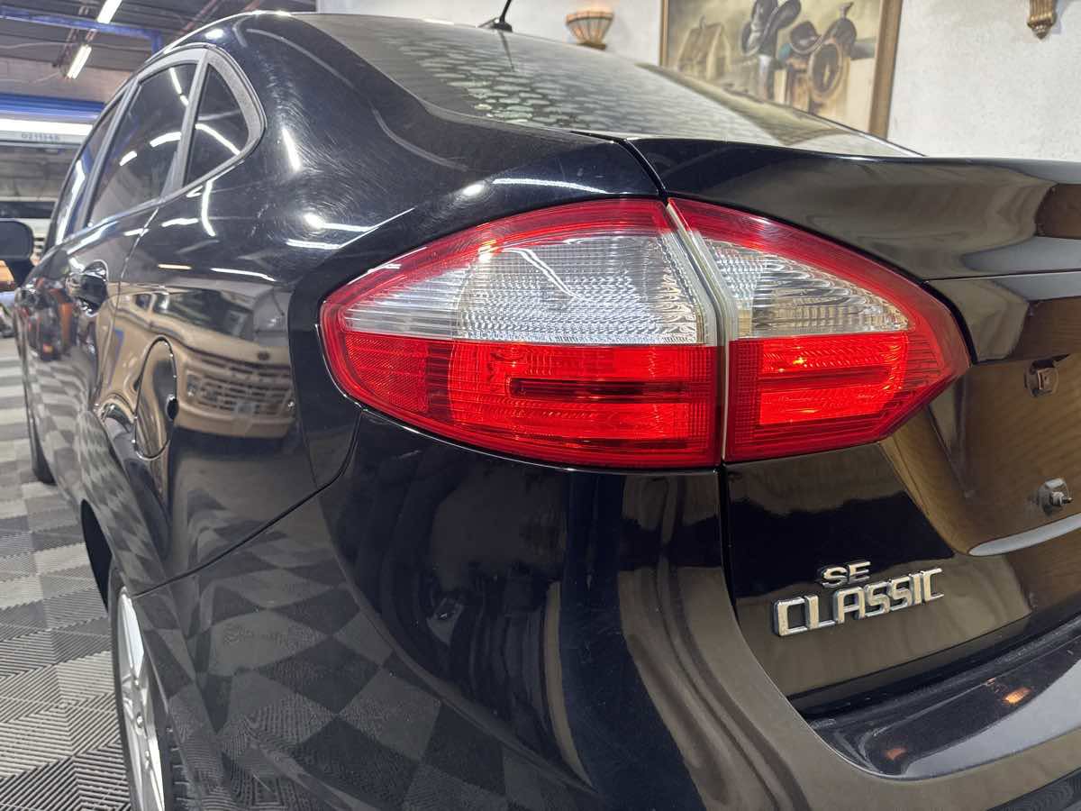 Used 2019 Ford Fiesta SE image 9