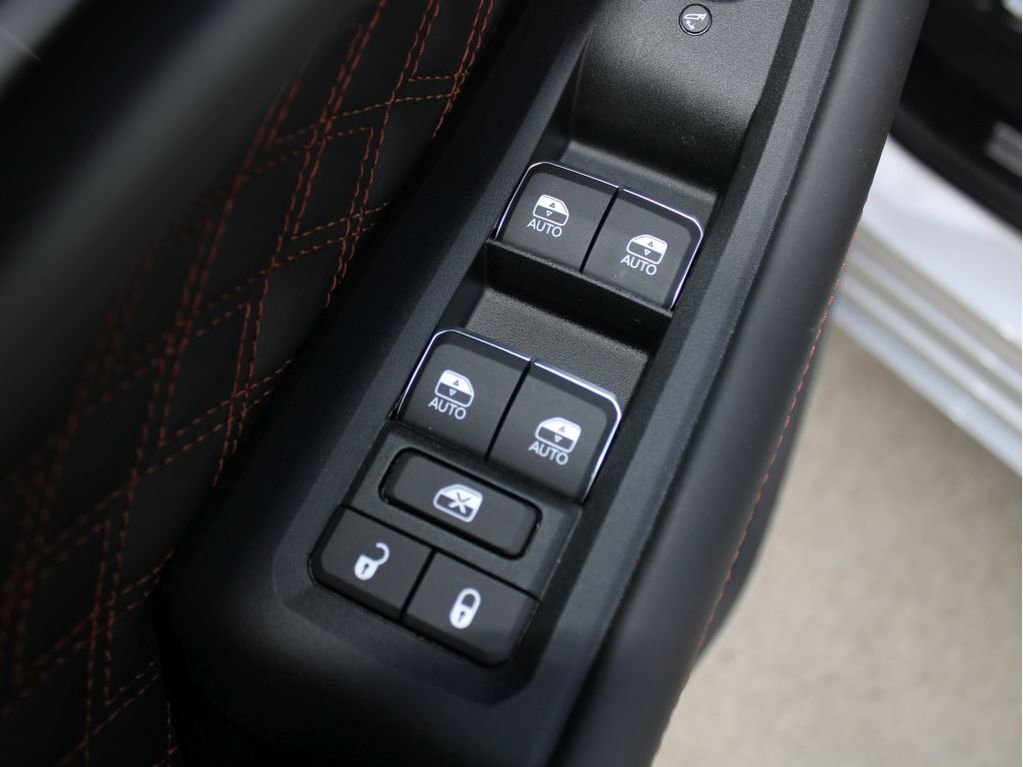 New 2025 Jeep Grand Cherokee Summit image 10