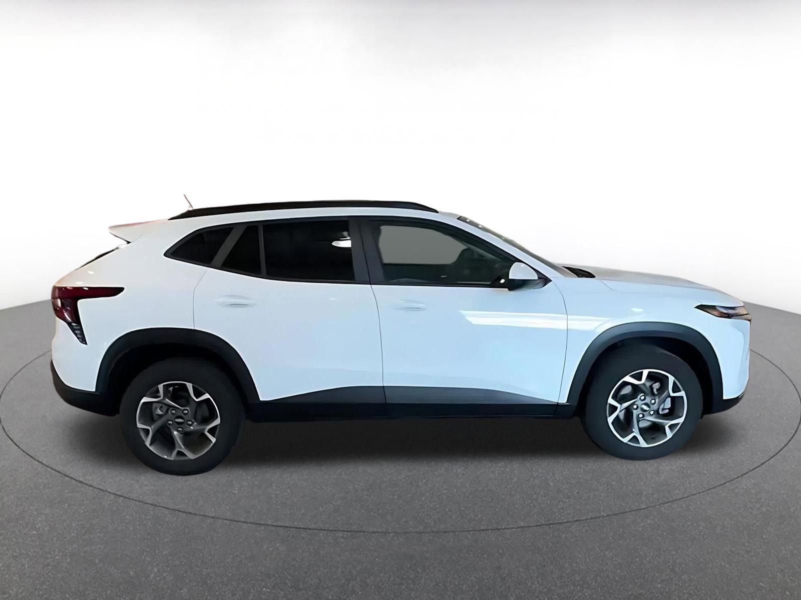 Used 2025 Chevrolet Trax LT FWD image 14