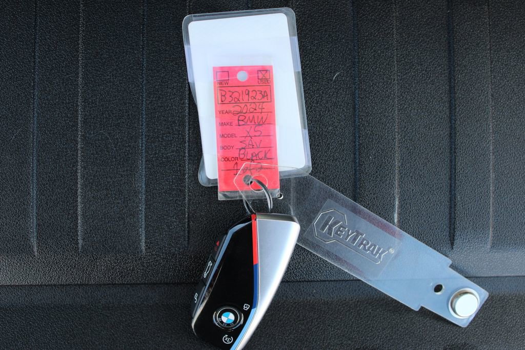 Used 2024 BMW X5 xDrive40i w/ M Sport Package image 32