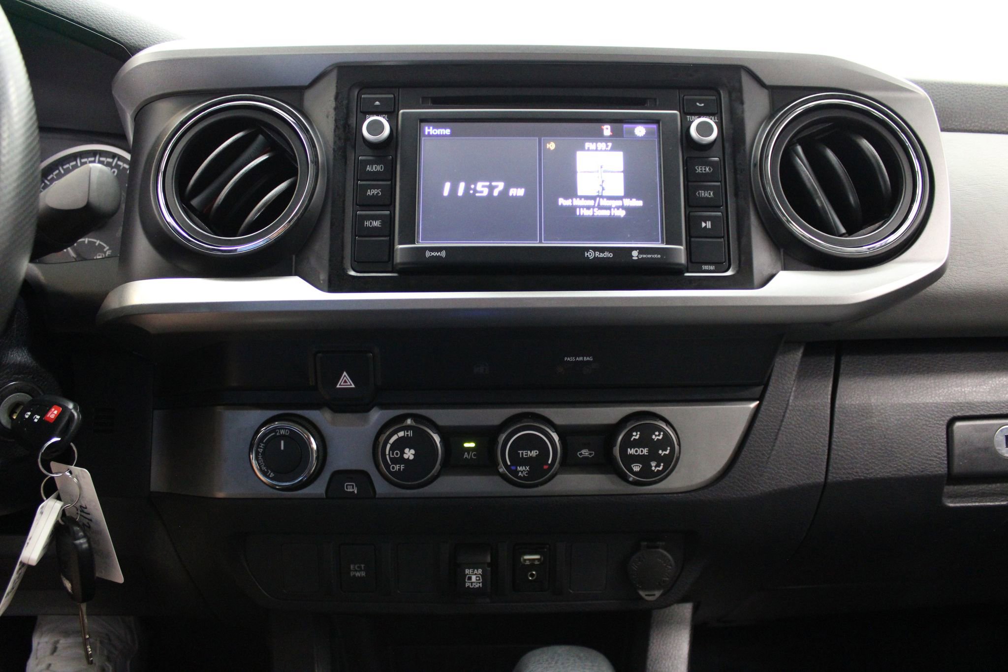 Used 2019 Toyota Tacoma SR5 AWD/4WD image 36