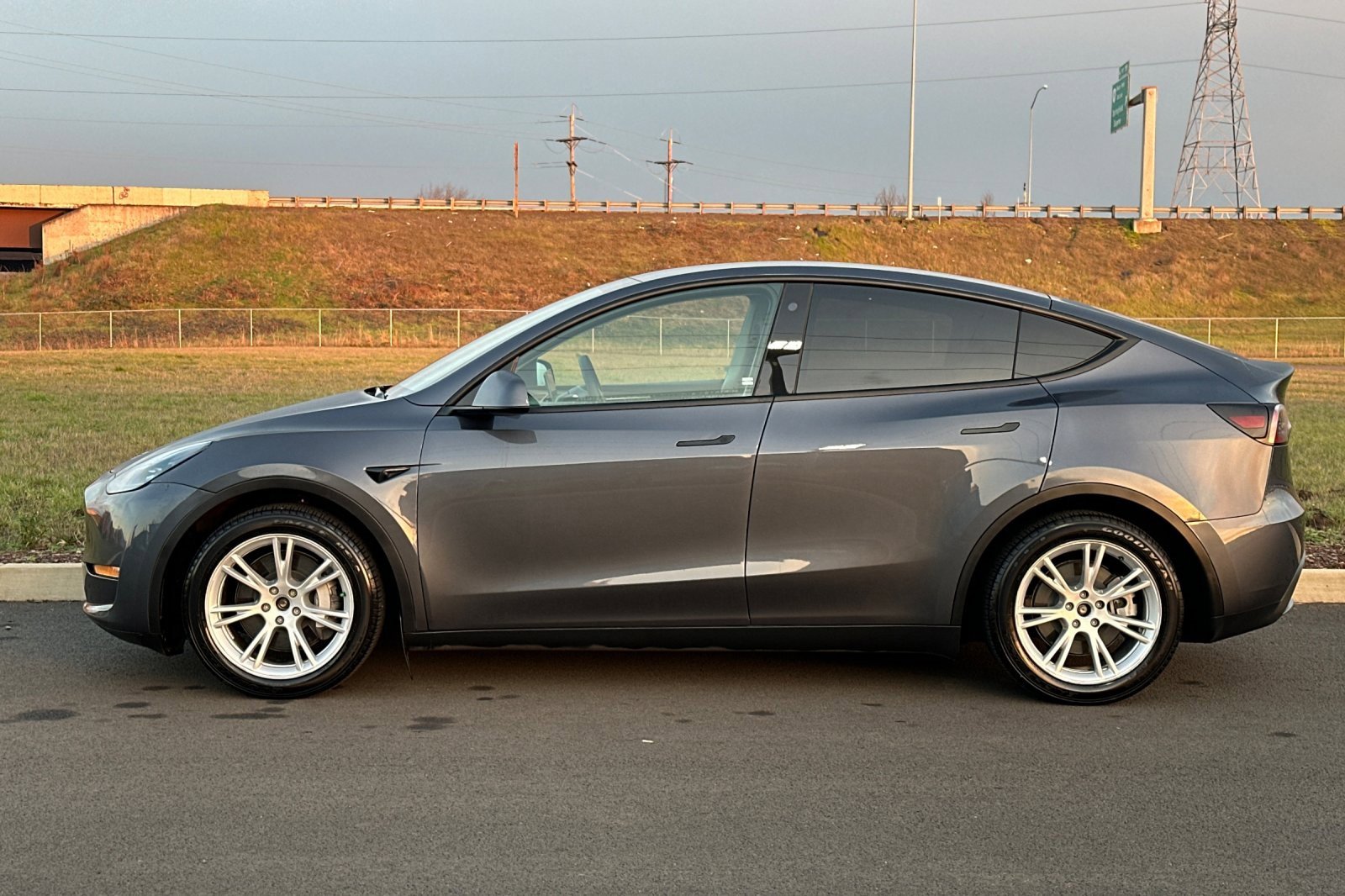 Used 2023 Tesla Model Y Long Range image 6