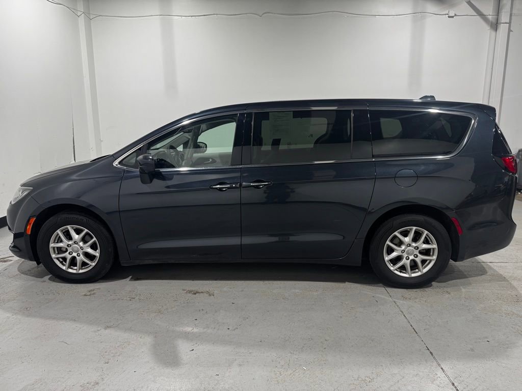 Used 2020 Chrysler Pacifica Touring w/ Advanced Safetytec Group