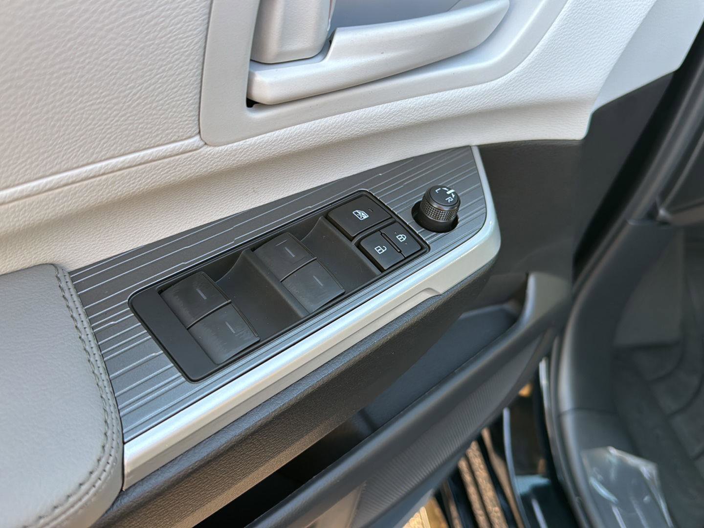 New 2026 Toyota Sienna LE image 26