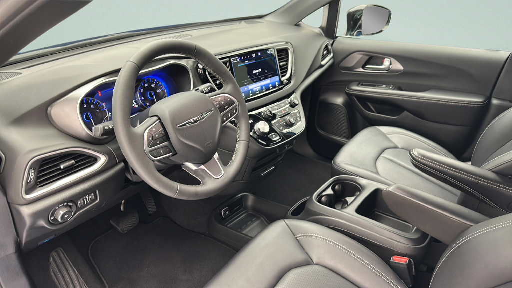 Used 2026 Chrysler Pacifica Select FWD image 12