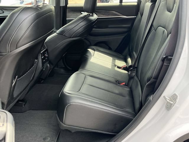 Used 2023 Jeep Grand Cherokee Limited AWD/4WD image 16