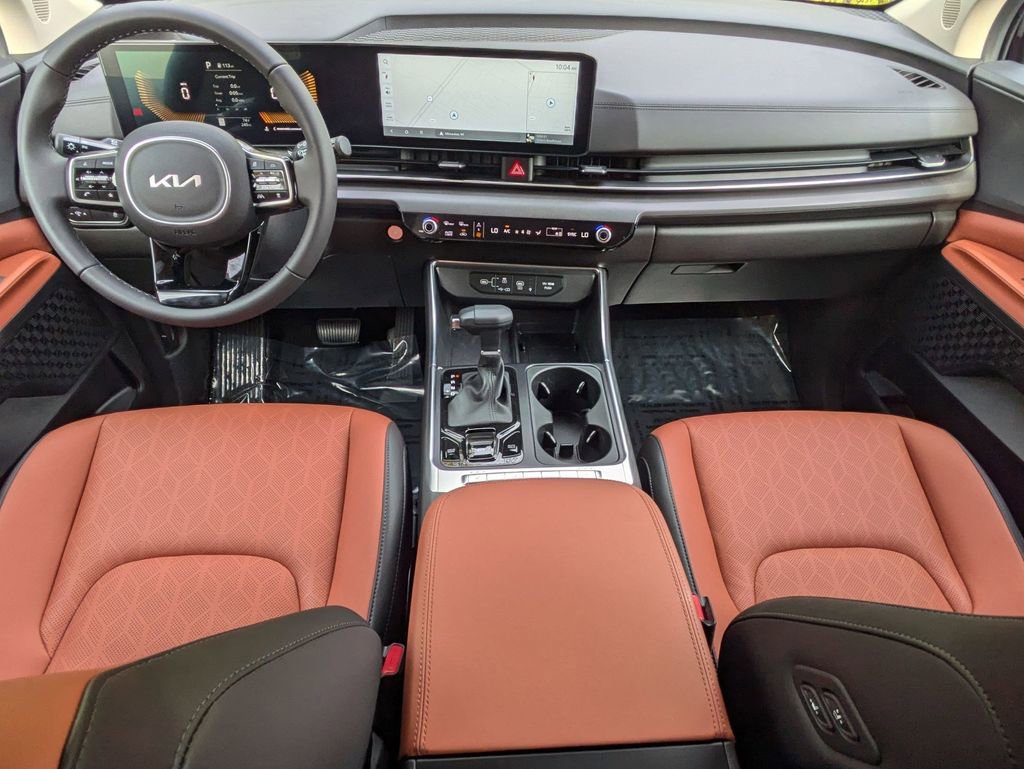 Used 2025 Kia Carnival EX image 20