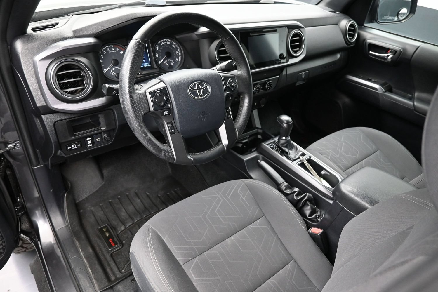 Used 2018 Toyota Tacoma TRD Off-Road AWD/4WD image 22