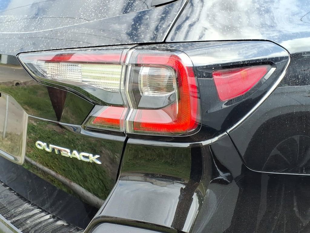 Used 2023 Subaru Outback Limited image 8