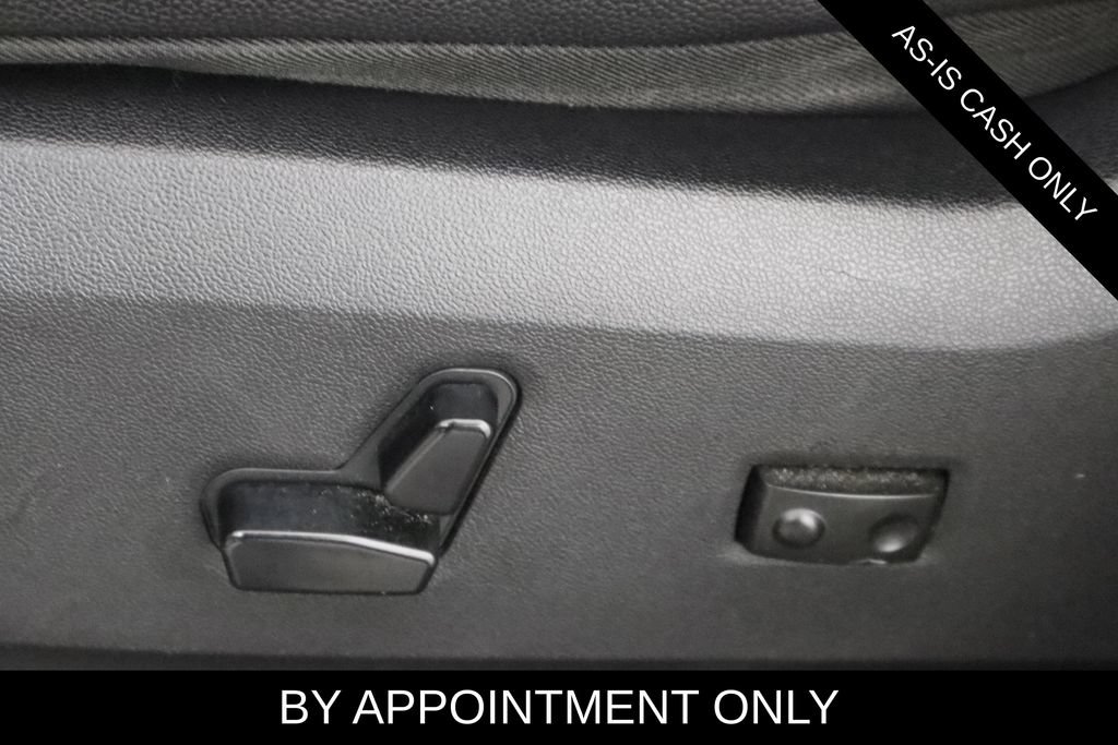 Used 2014 Chrysler Town & Country Touring FWD image 17
