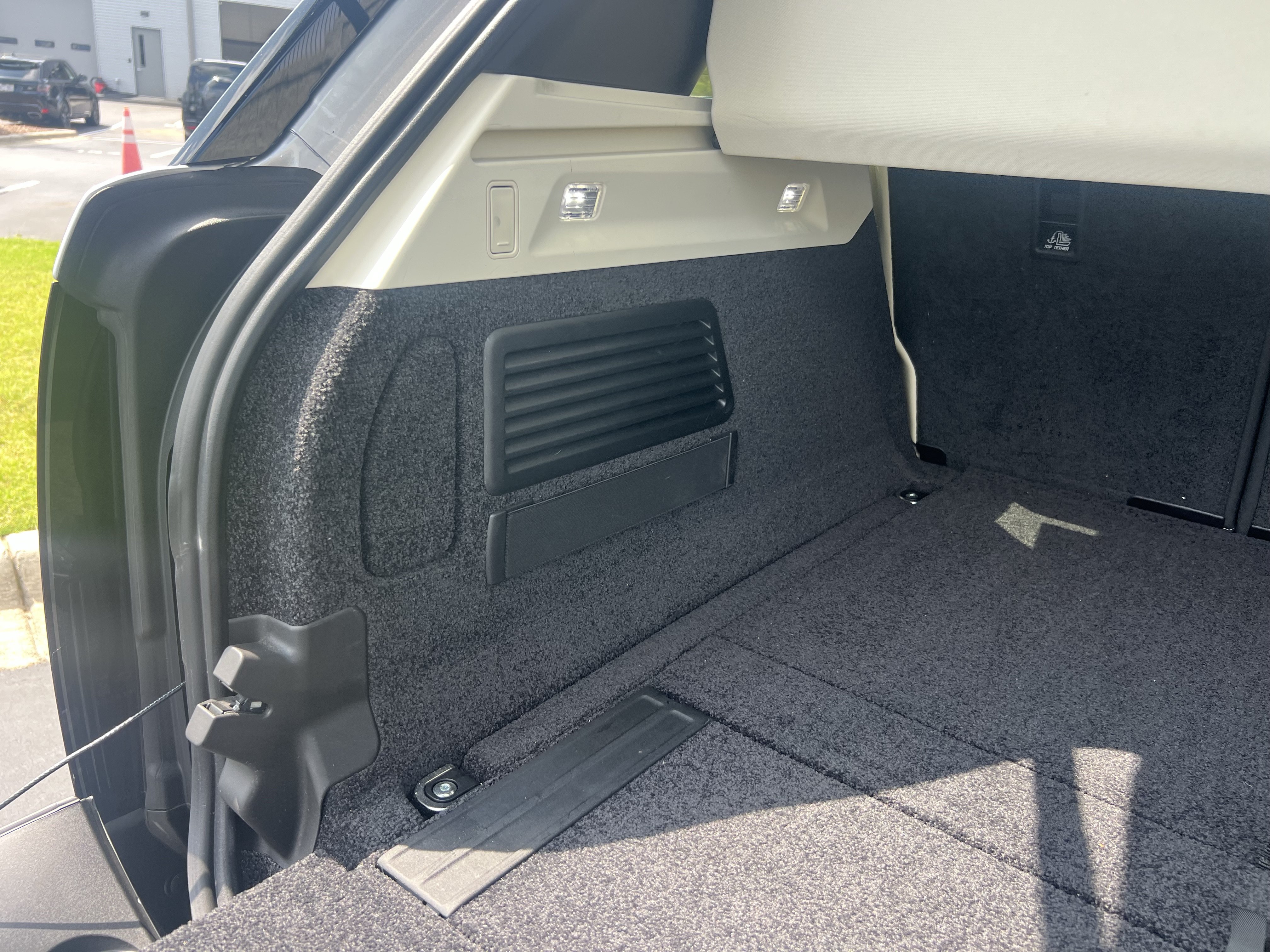 Certified 2025 Land Rover Range Rover SE AWD/4WD image 40