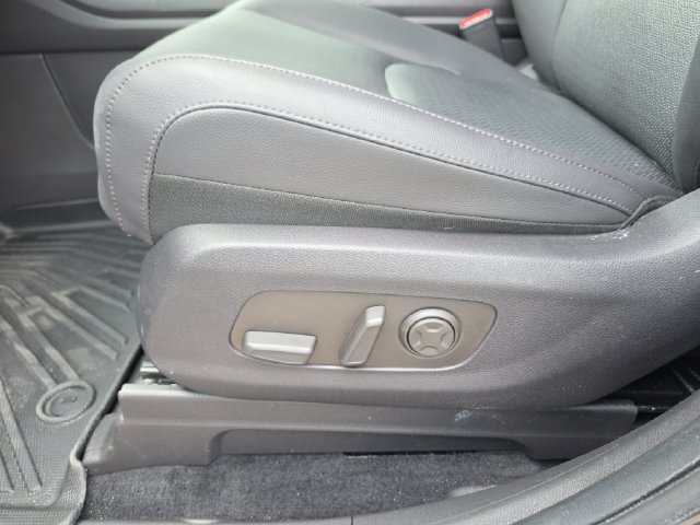 Certified 2025 Kia Carnival SX Prestige FWD image 16