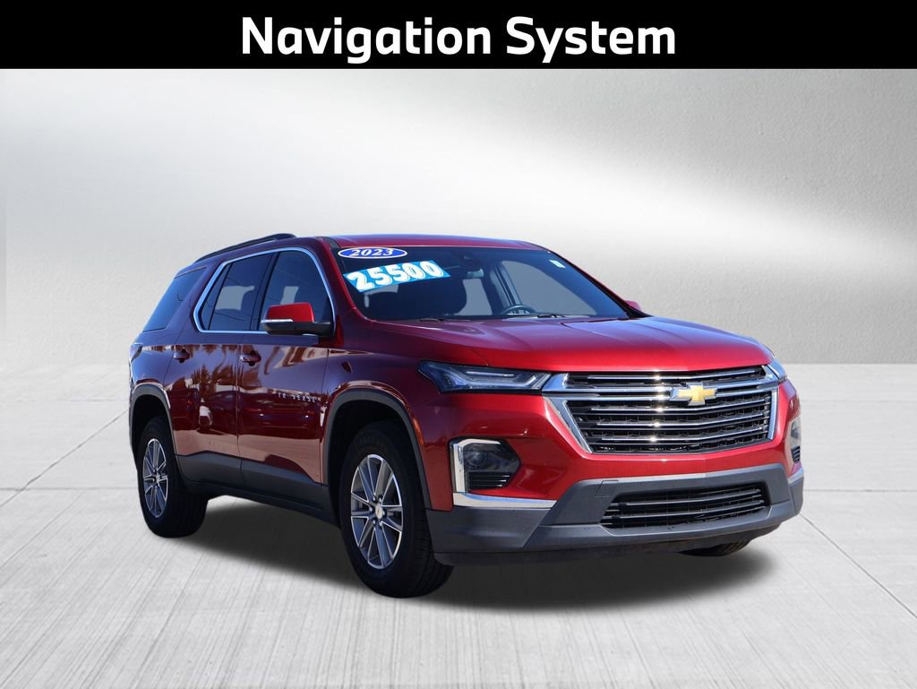 Used 2023 Chevrolet Traverse LT image 3