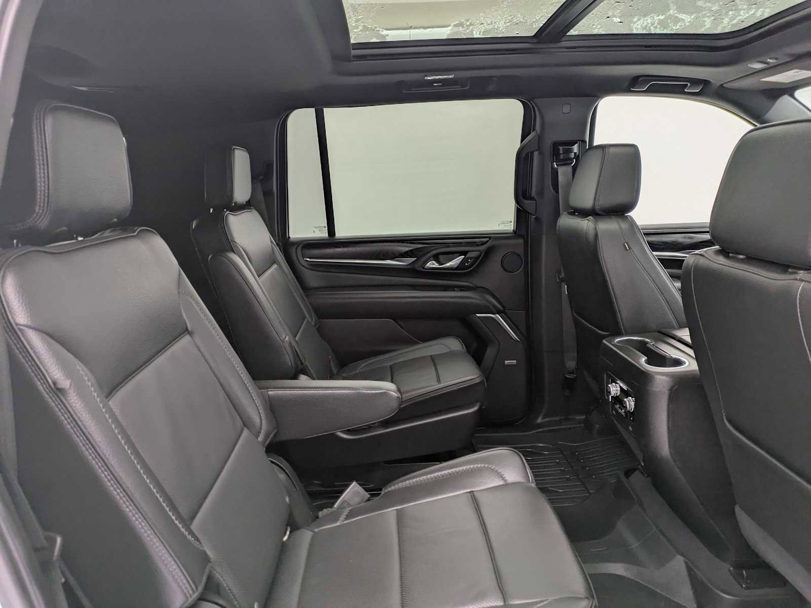 Used 2021 GMC Yukon XL Denali w/ Denali Premium Package image 25