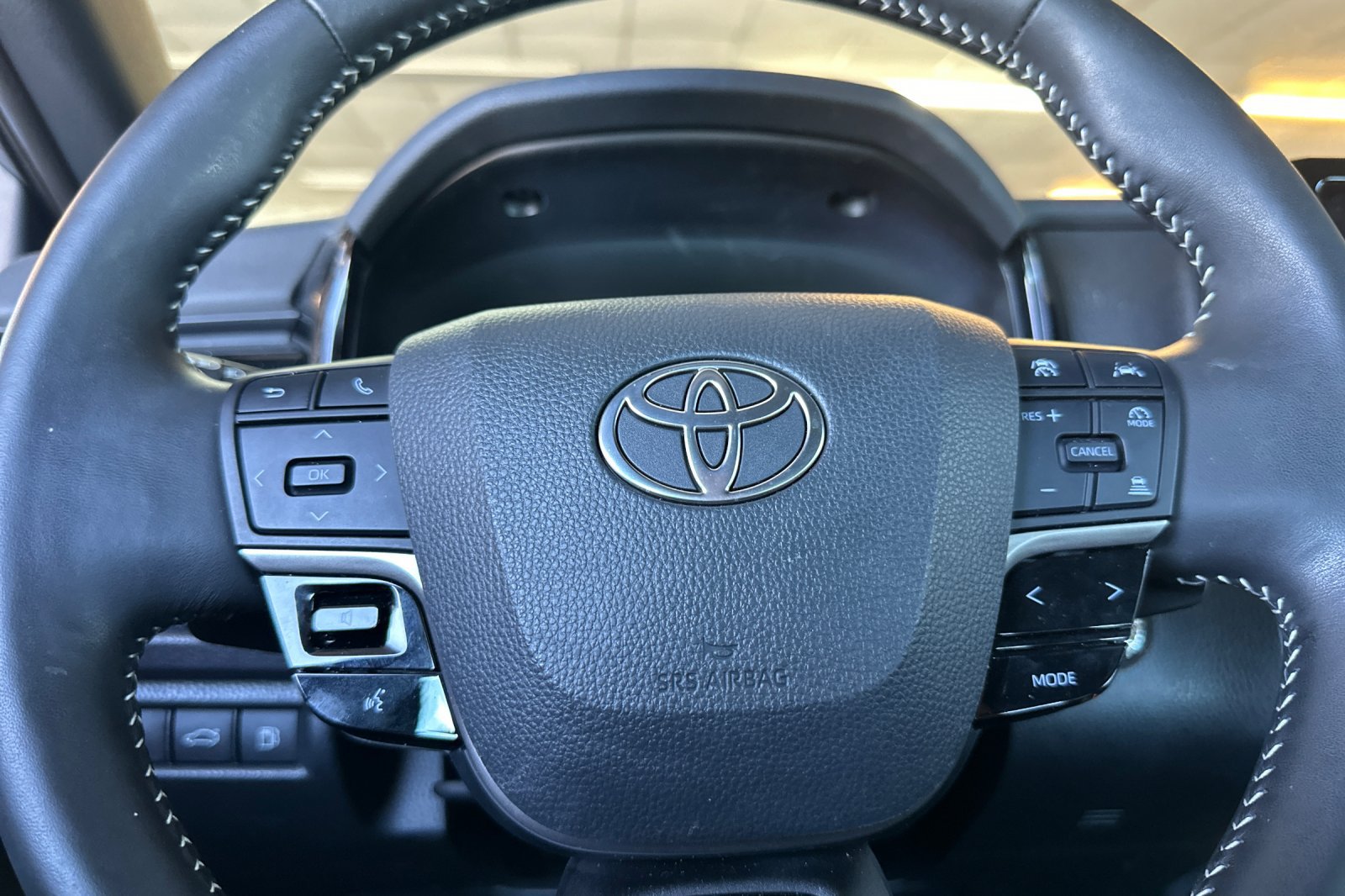 Used 2025 Toyota Camry SE w/ Convenience Package FWD image 22