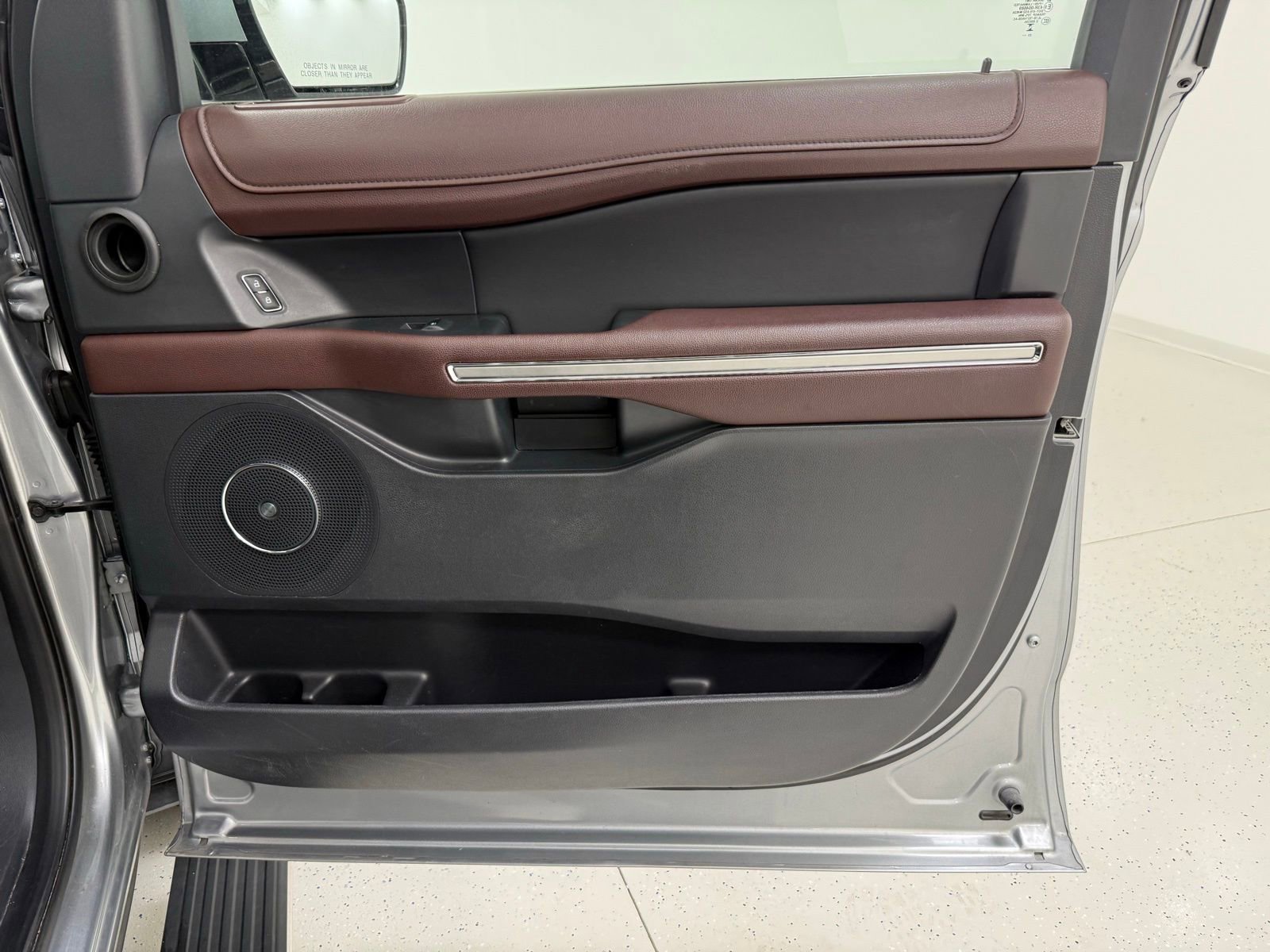 Used 2024 Ford Expedition Limited image 33