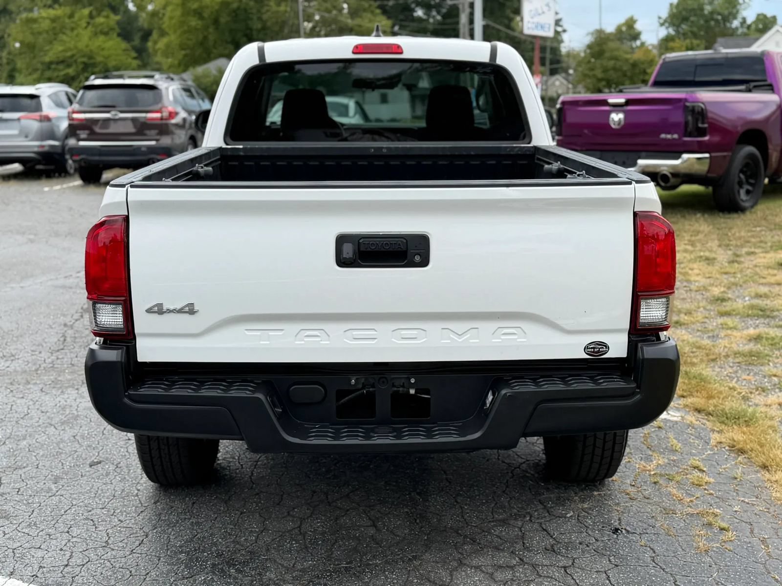 Used 2019 Toyota Tacoma SR AWD/4WD image 6