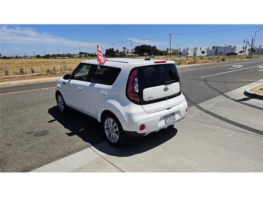 Used 2017 Kia Soul + image 7